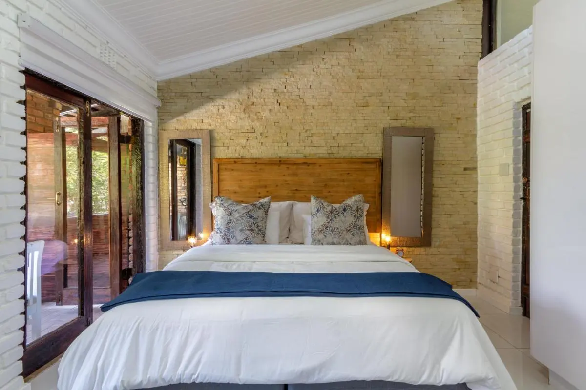 Image 1 of 25 On Chrisoliet