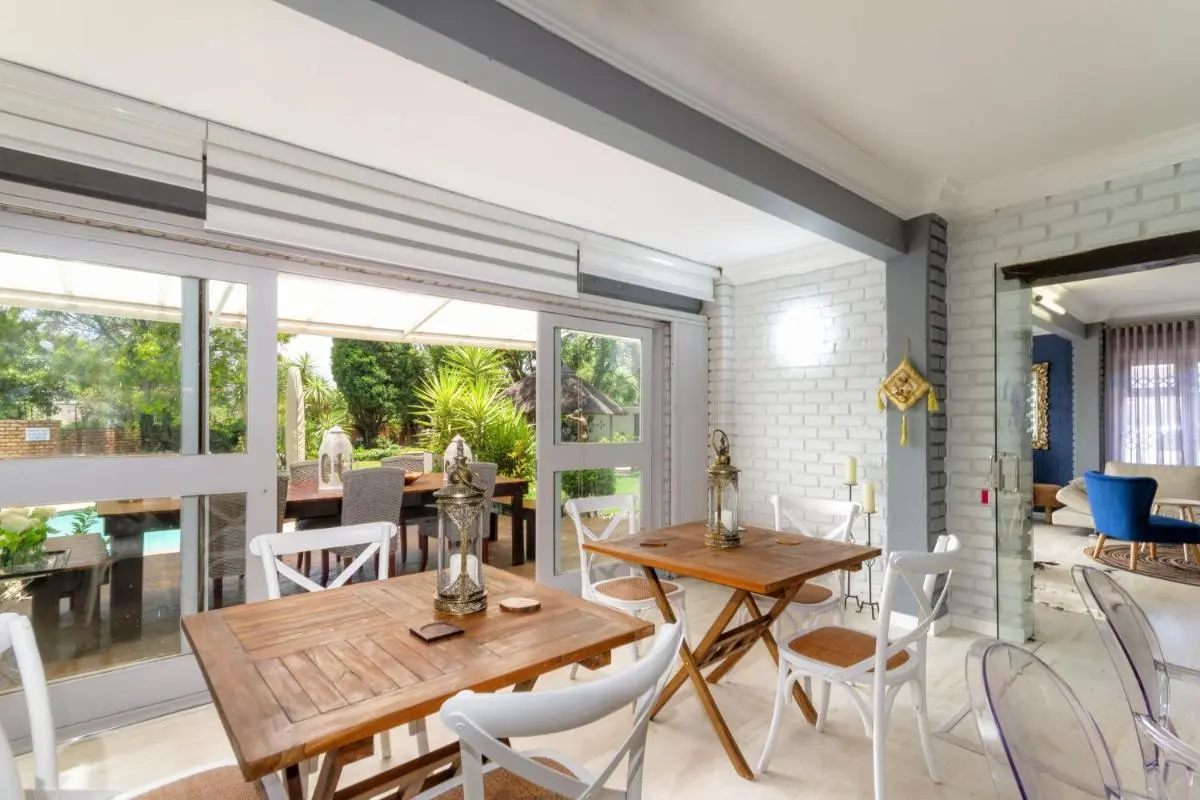 Image 4 of 25 On Chrisoliet