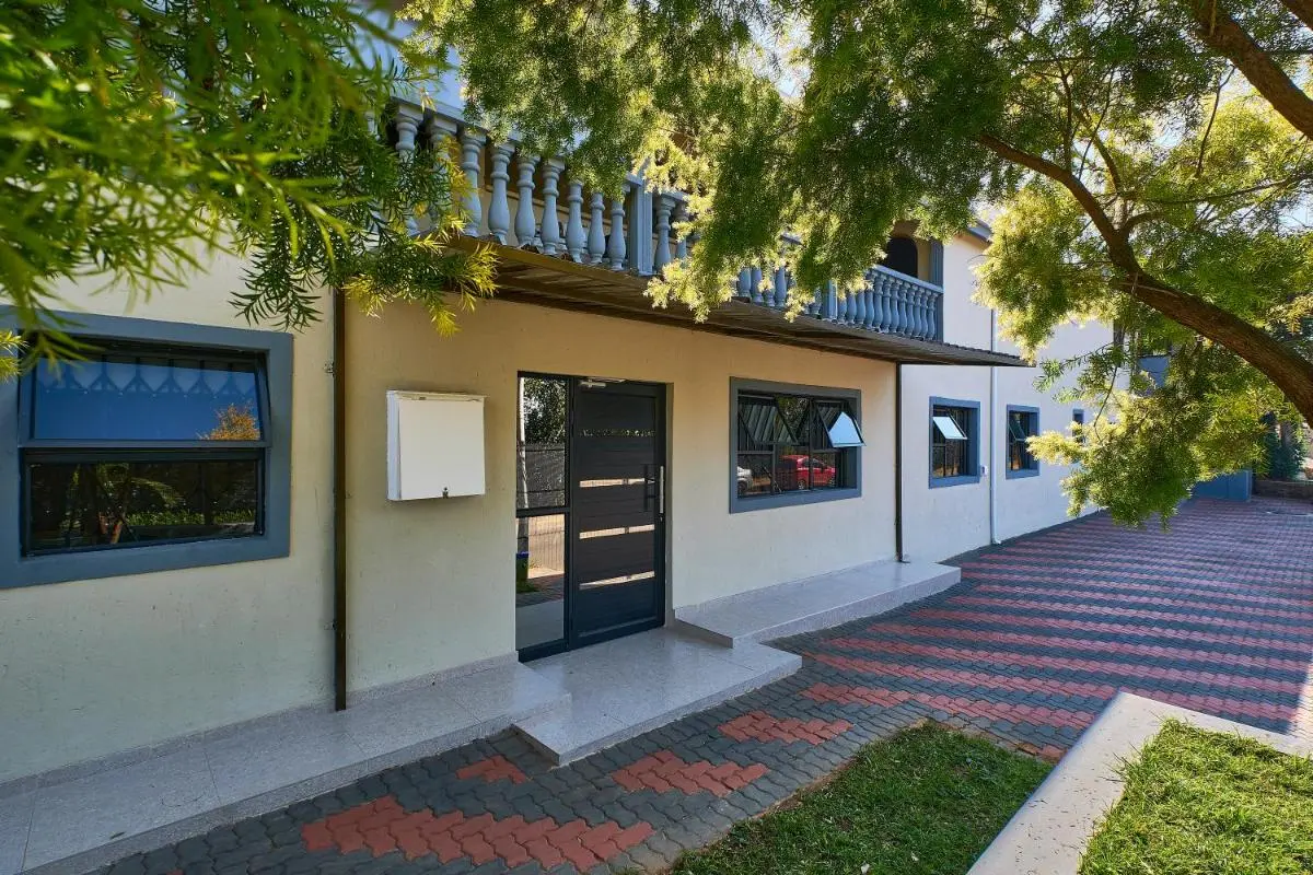 Image 5 of 27 Musilis