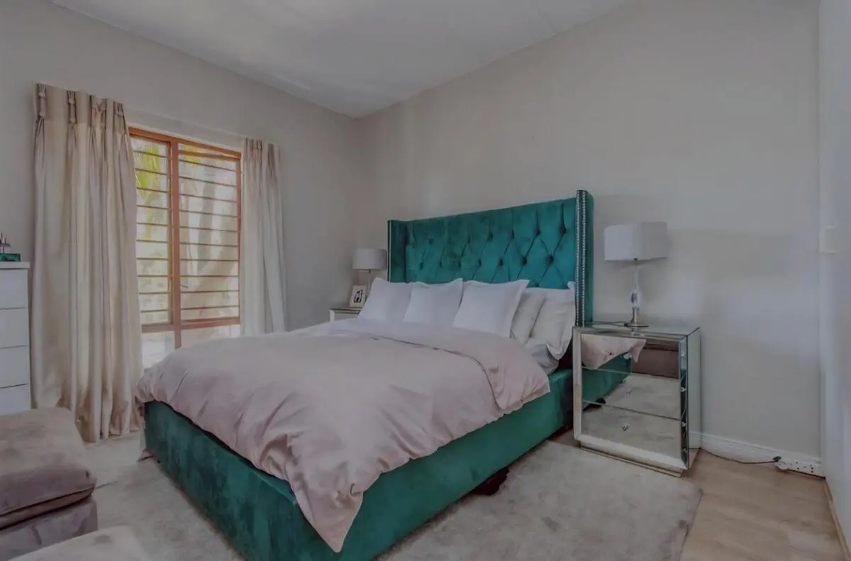 Image 1 of 2bed in sandton city