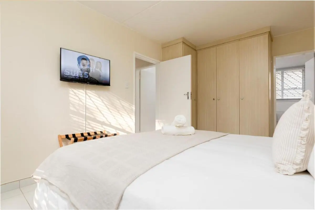 Image 6 of 31 Madison Palms East