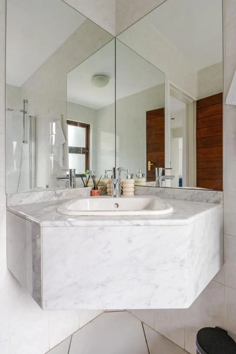 Image 3 of 3bed luxury apartment sandton city