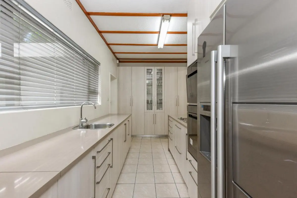 Image 3 of 4 Bedroom – Family Home – Tennis Court – Pool