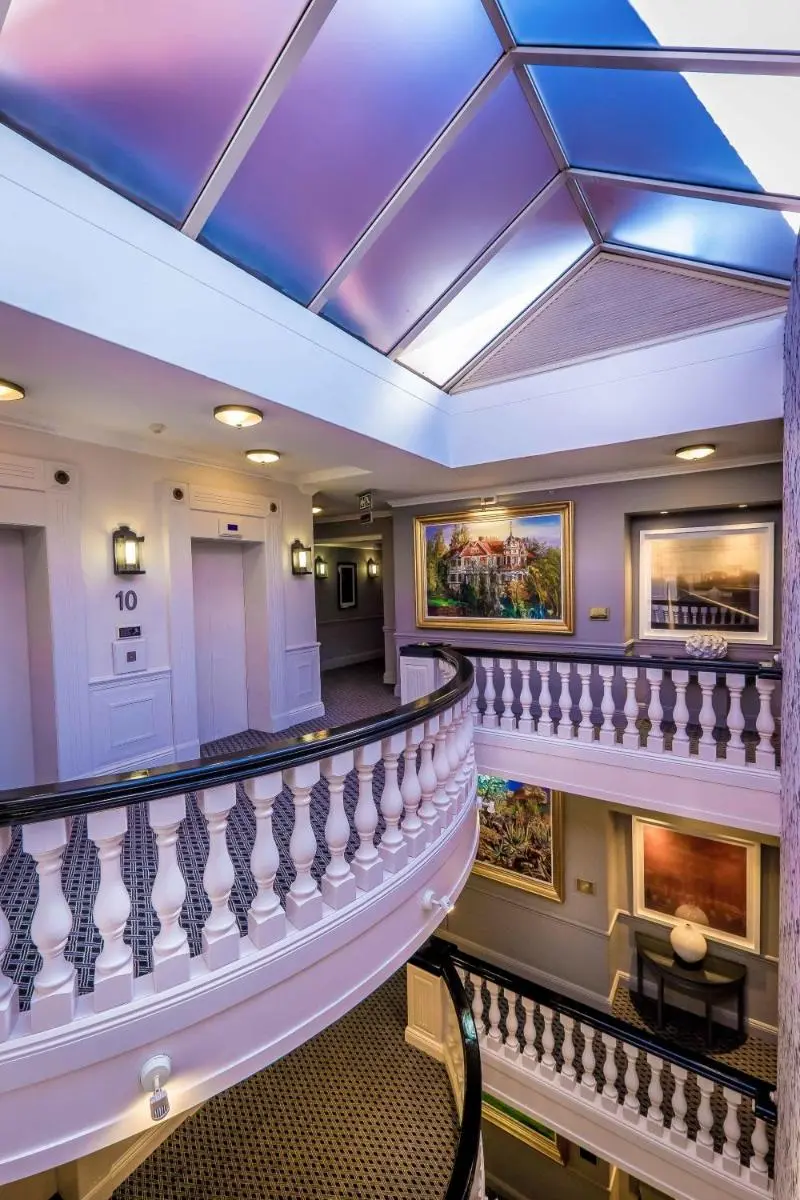 Image 5 of 54 on Bath, Johannesburg Rosebank