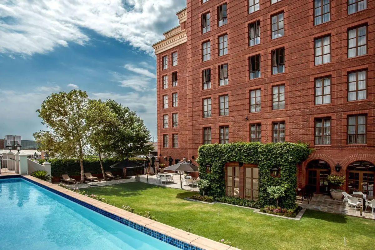 Image 3 of 54 on Bath, Johannesburg Rosebank