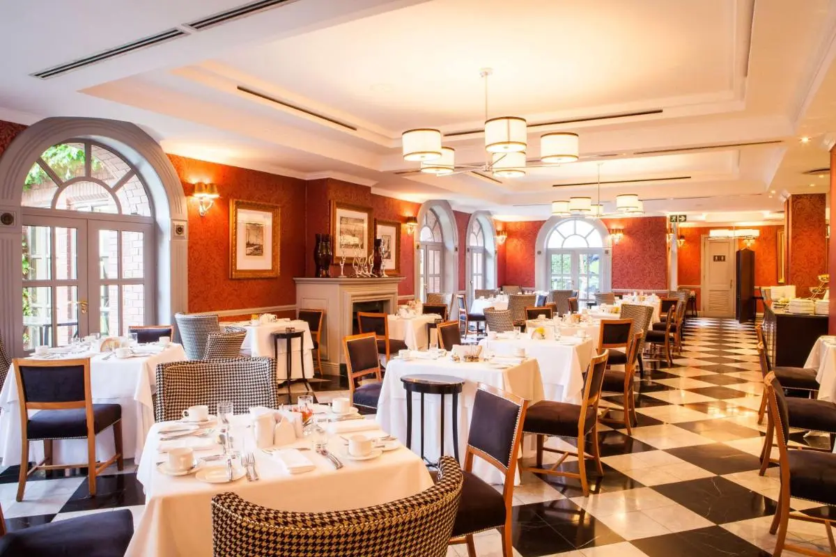 Image 4 of 54 on Bath, Johannesburg Rosebank