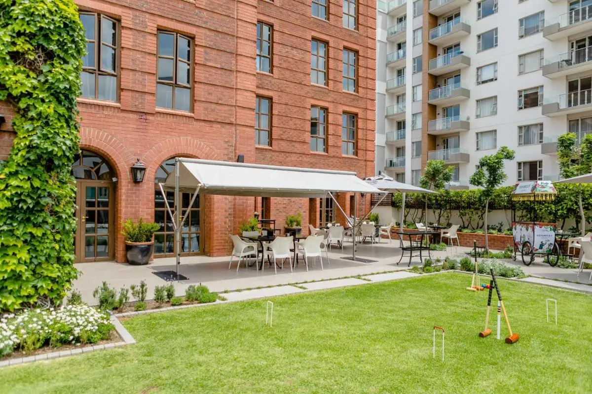 Image 6 of 54 on Bath, Johannesburg Rosebank