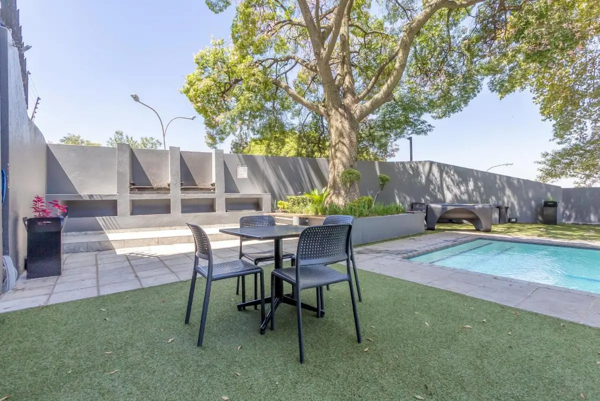 Image 3 of 5 min from Mall, City Oasis with Pool, Fast Wifi, Parking, Cinema