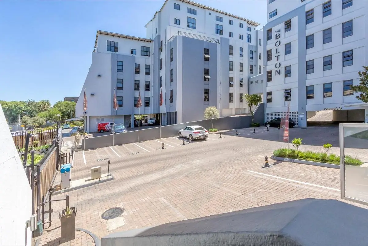 Image 6 of 5 min from Mall, City Oasis with Pool, Fast Wifi, Parking, Cinema