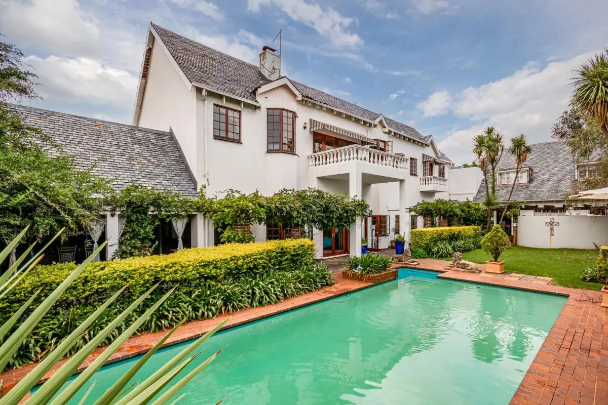 Image 2 of 5th Avenue Gooseberry Guest House