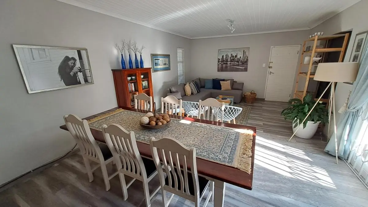 Image 3 of 6 Olives on Third