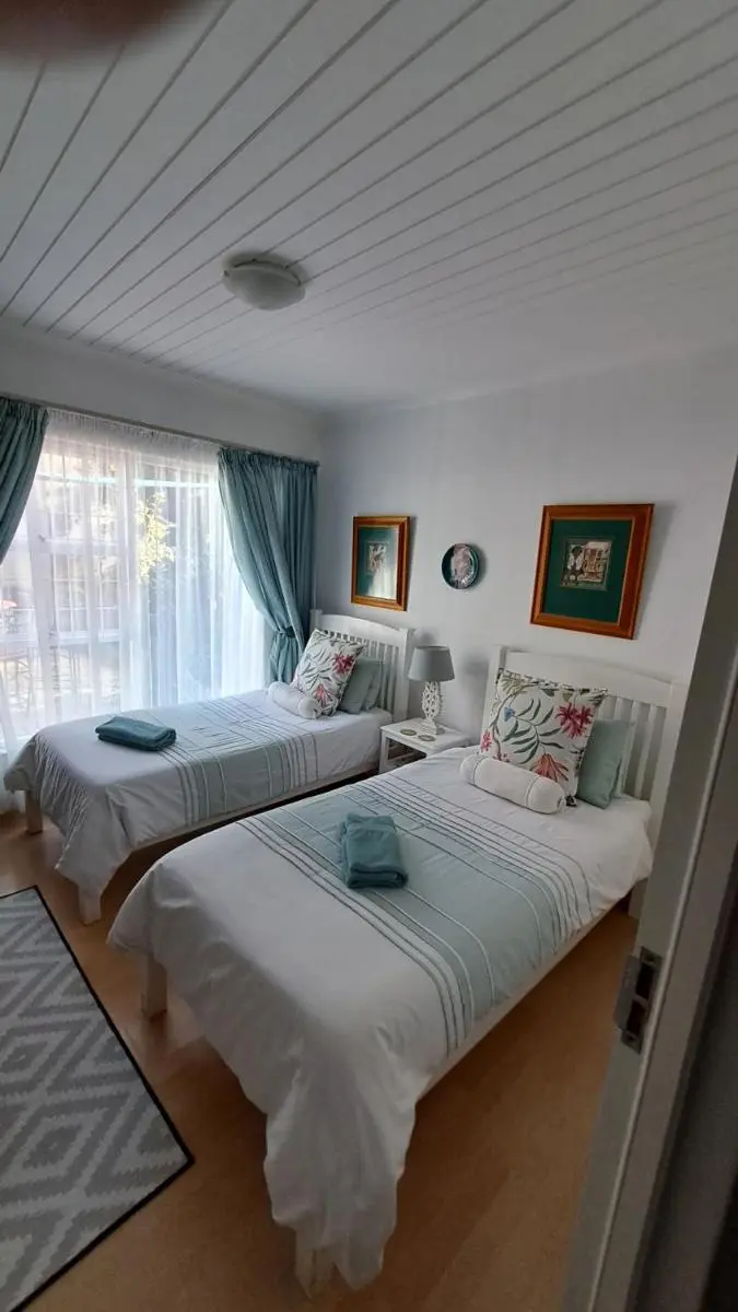 Image 1 of 6 Olives on Third