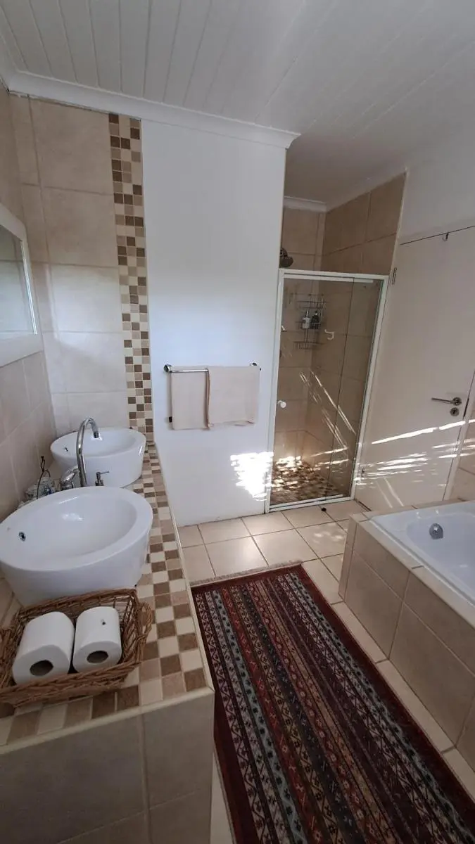 Image 2 of 6 Olives on Third