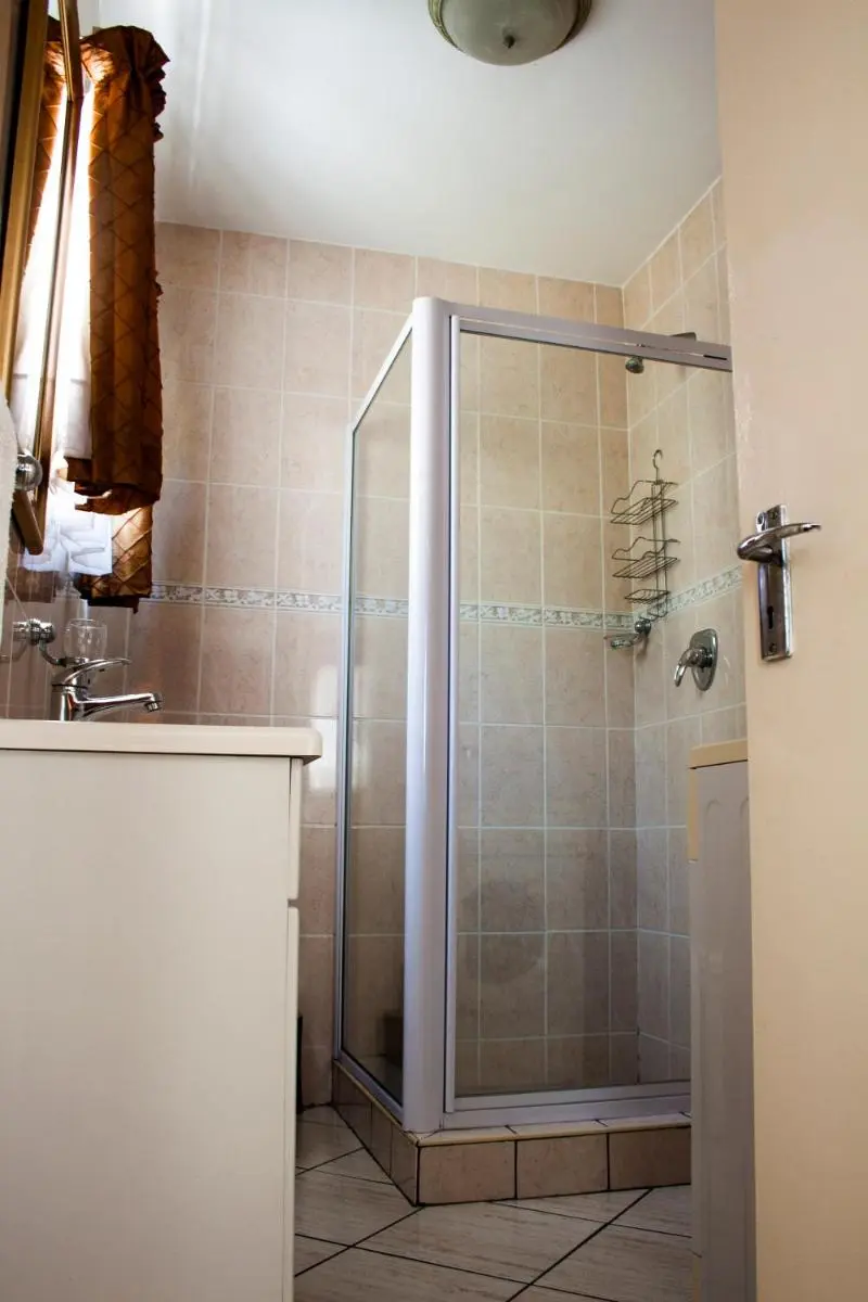 Image 3 of Apartment at 34 Columbine Avenue