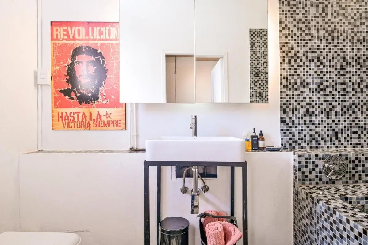 Image 2 of Artsy City Studio Apartment