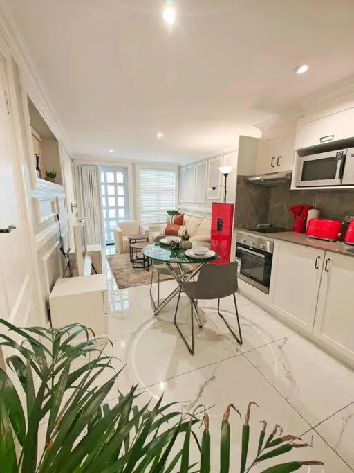 Image 4 of Blessed Luxury Cottage into Nature in Sandton Apartment in Sandton