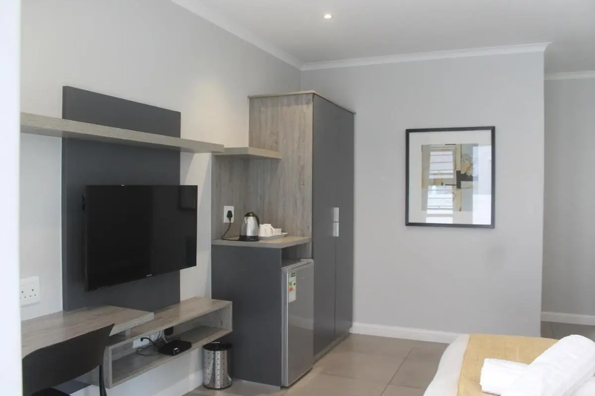 Image 4 of Central Deluxe Room Fast Wifi