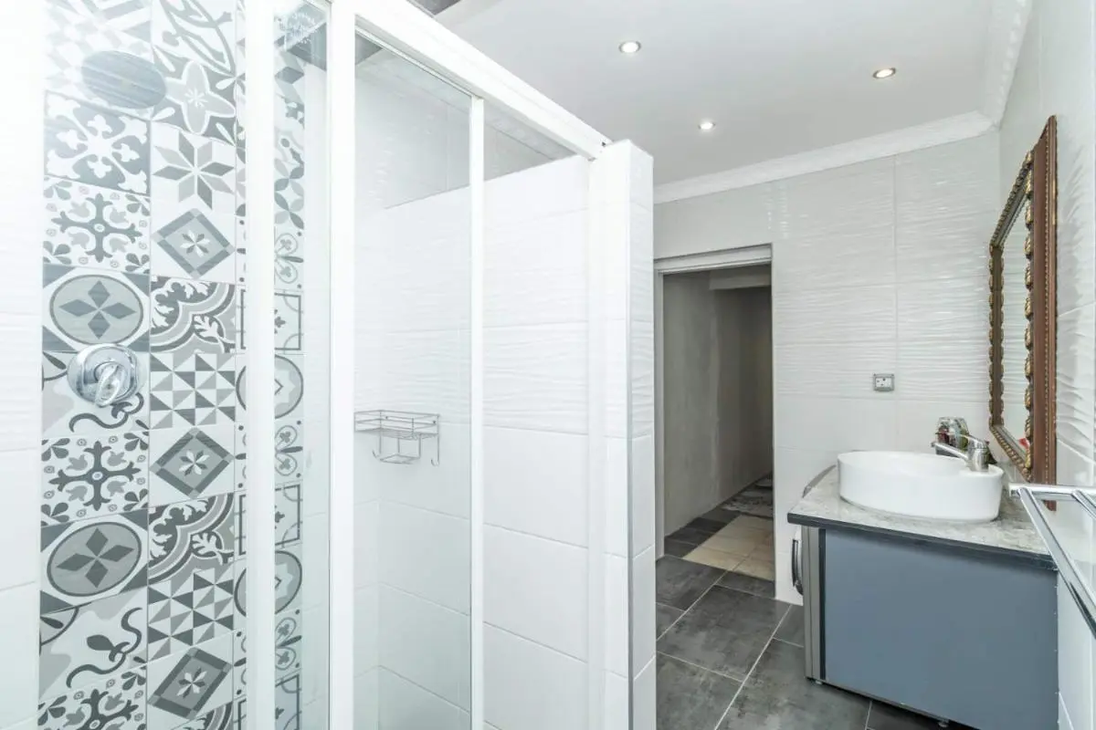 Image 2 of Charming 2-Bedroom in Joburg