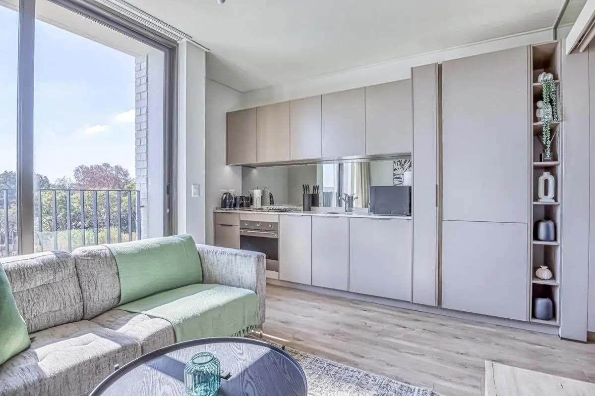 Image 3 of Comfy Unit at One Rosebank