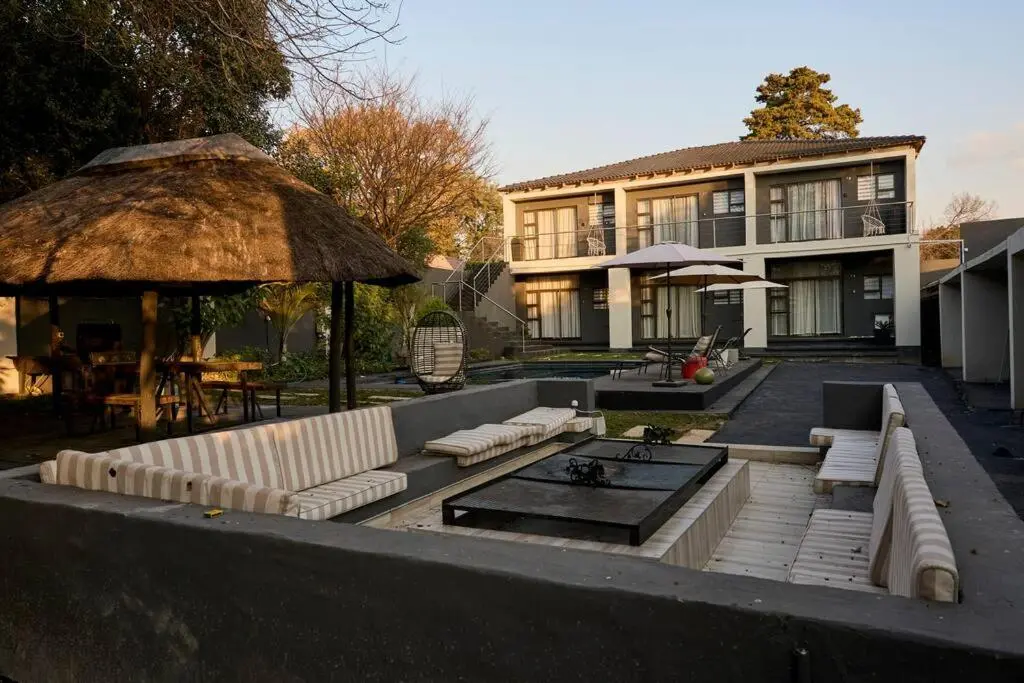 Image 2 of Cosy apt 5min to Sandton City 14