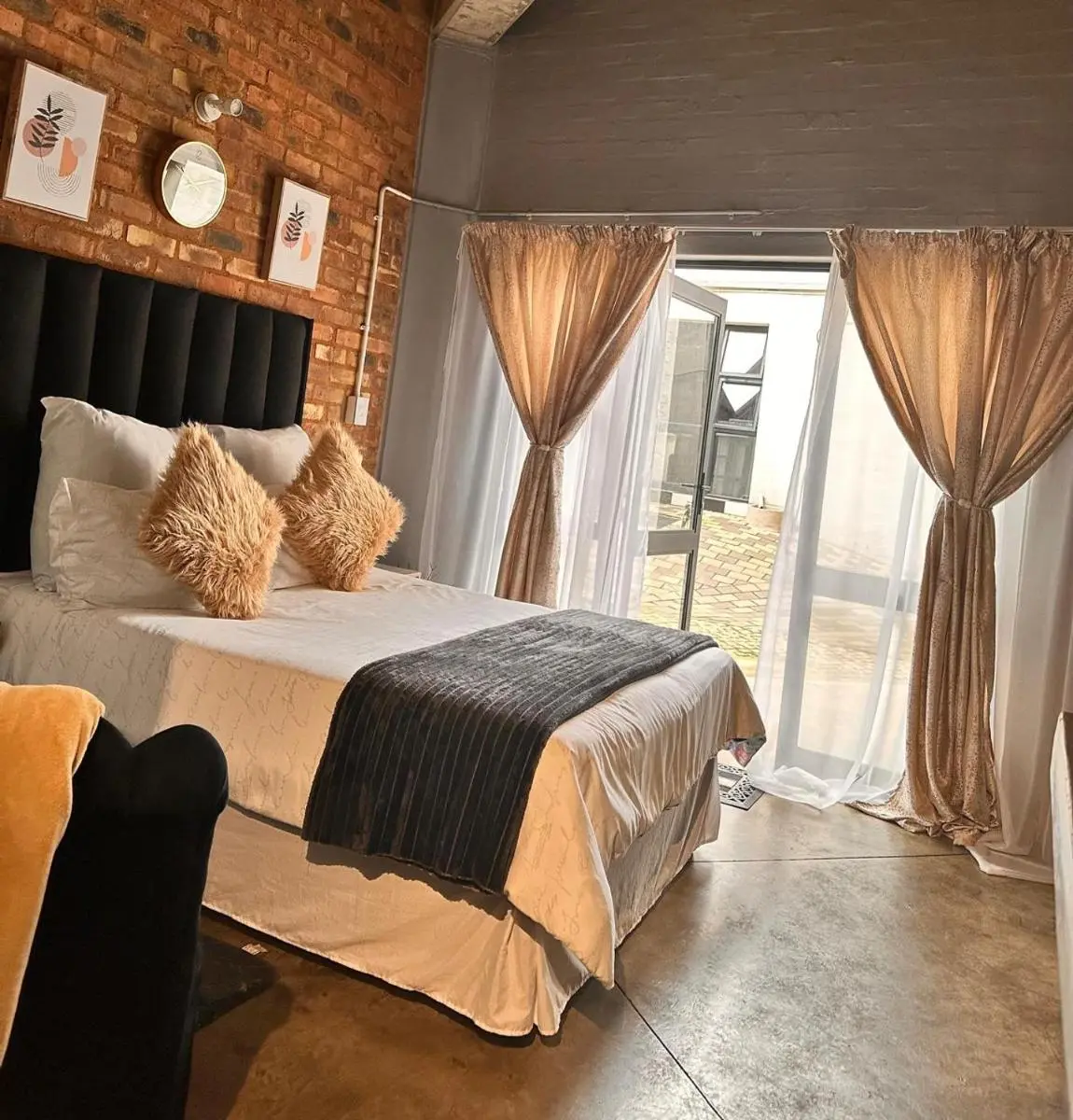 Image 4 of Cosy mini happy place