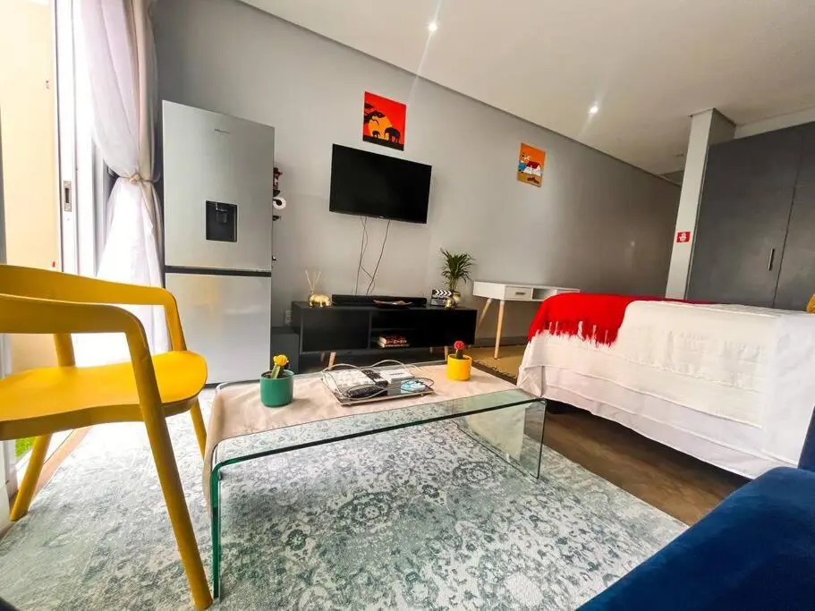 Image 4 of Cozy condo in the heart of Maboneng