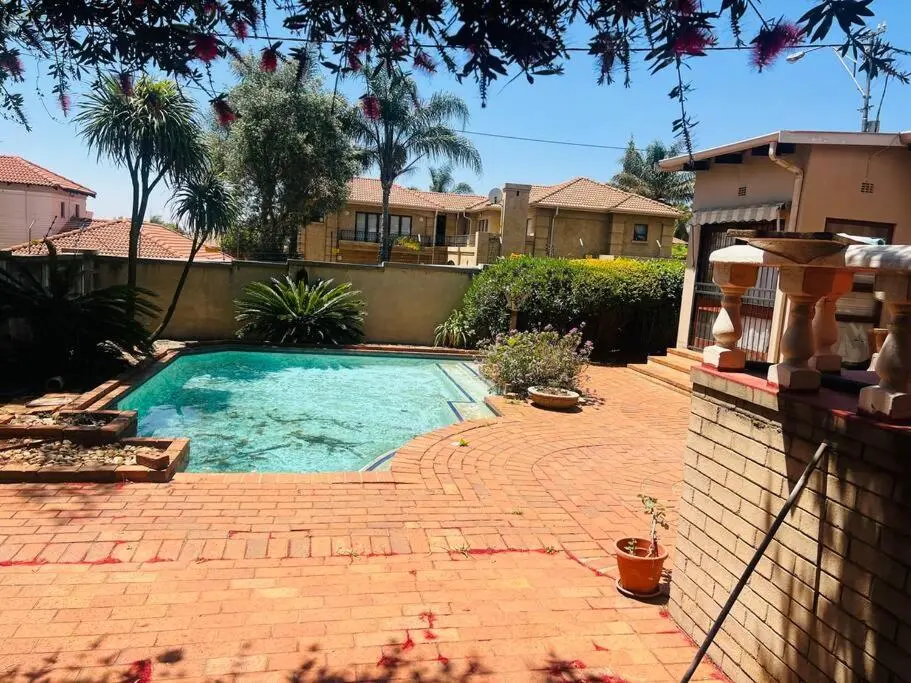 Image 3 of Cozy oasis on Derby