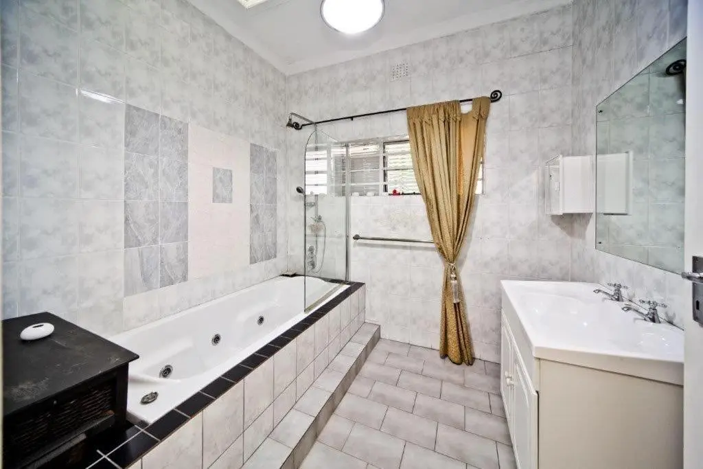 Image 2 of Cozy oasis on Derby