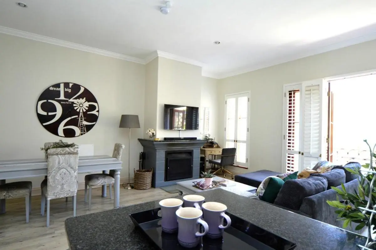 Image 4 of De Medici Top Floor Apartment with Fireplace 1km to Convention Center