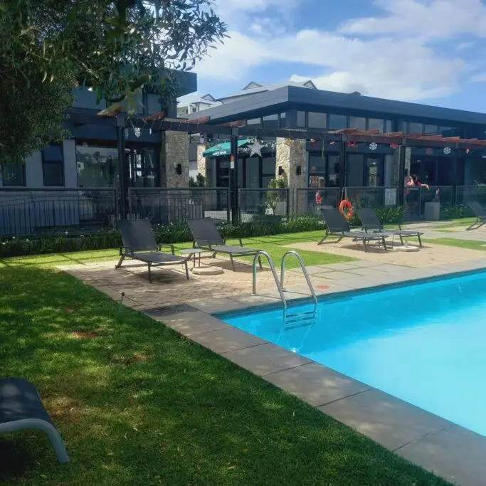 Image 3 of Deep Blue 2 Bed Apartment in an estate