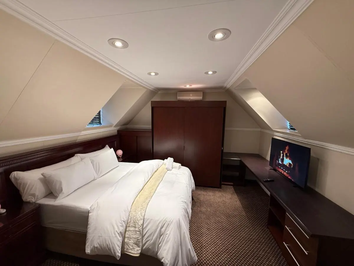 Image 5 of Elegant 5BR House with Pool, Gourmet Kitchen and Reliable Generator