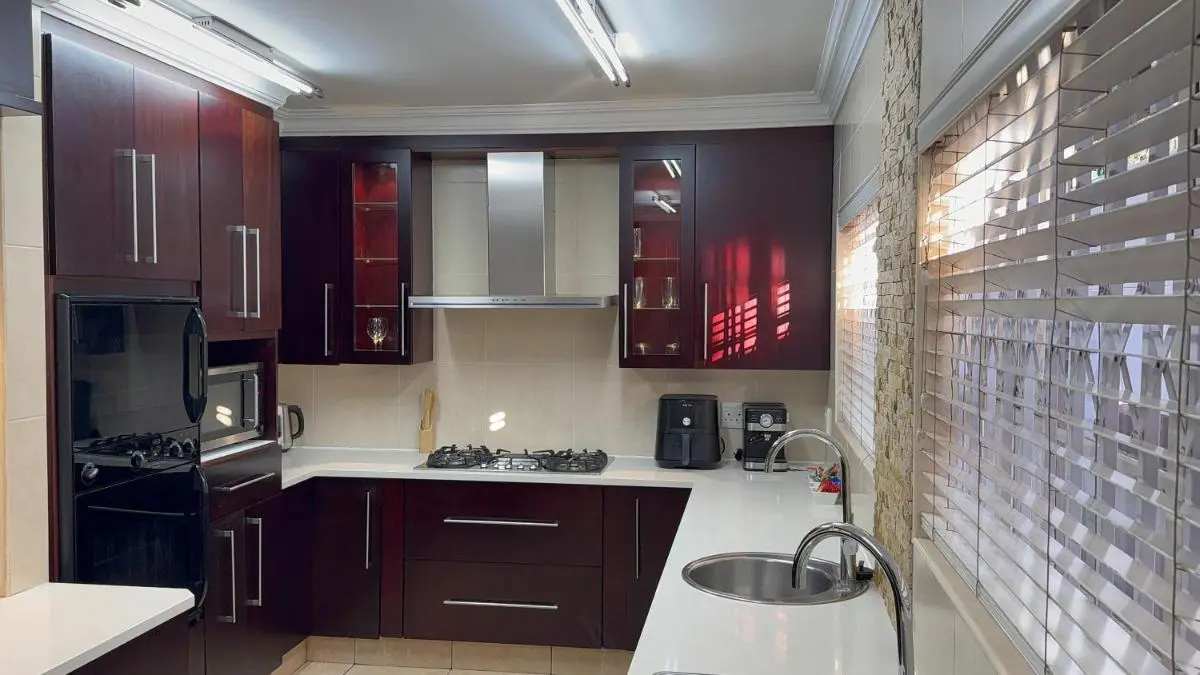 Image 4 of Elegant 5BR House with Pool, Gourmet Kitchen and Reliable Generator