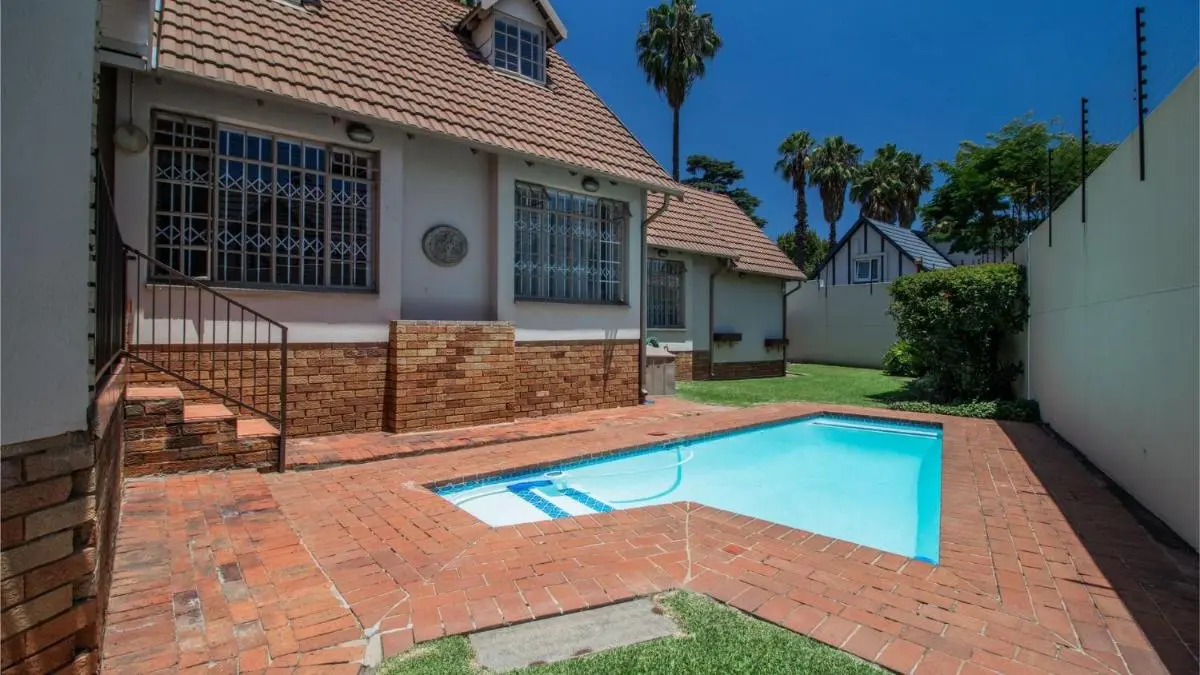 Image 3 of Elegant 5BR House with Pool, Gourmet Kitchen and Reliable Generator