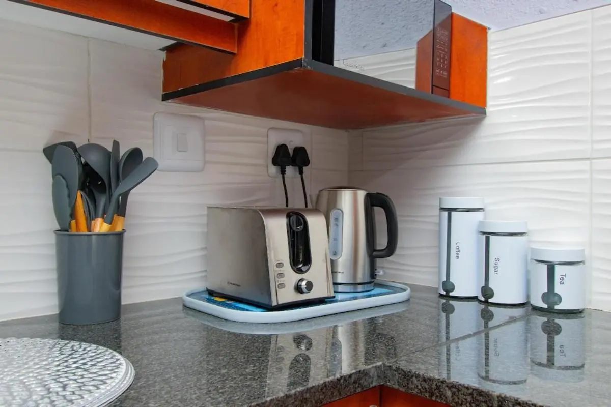 Image 4 of Enitre House! Long Stay! Relocating! Business!