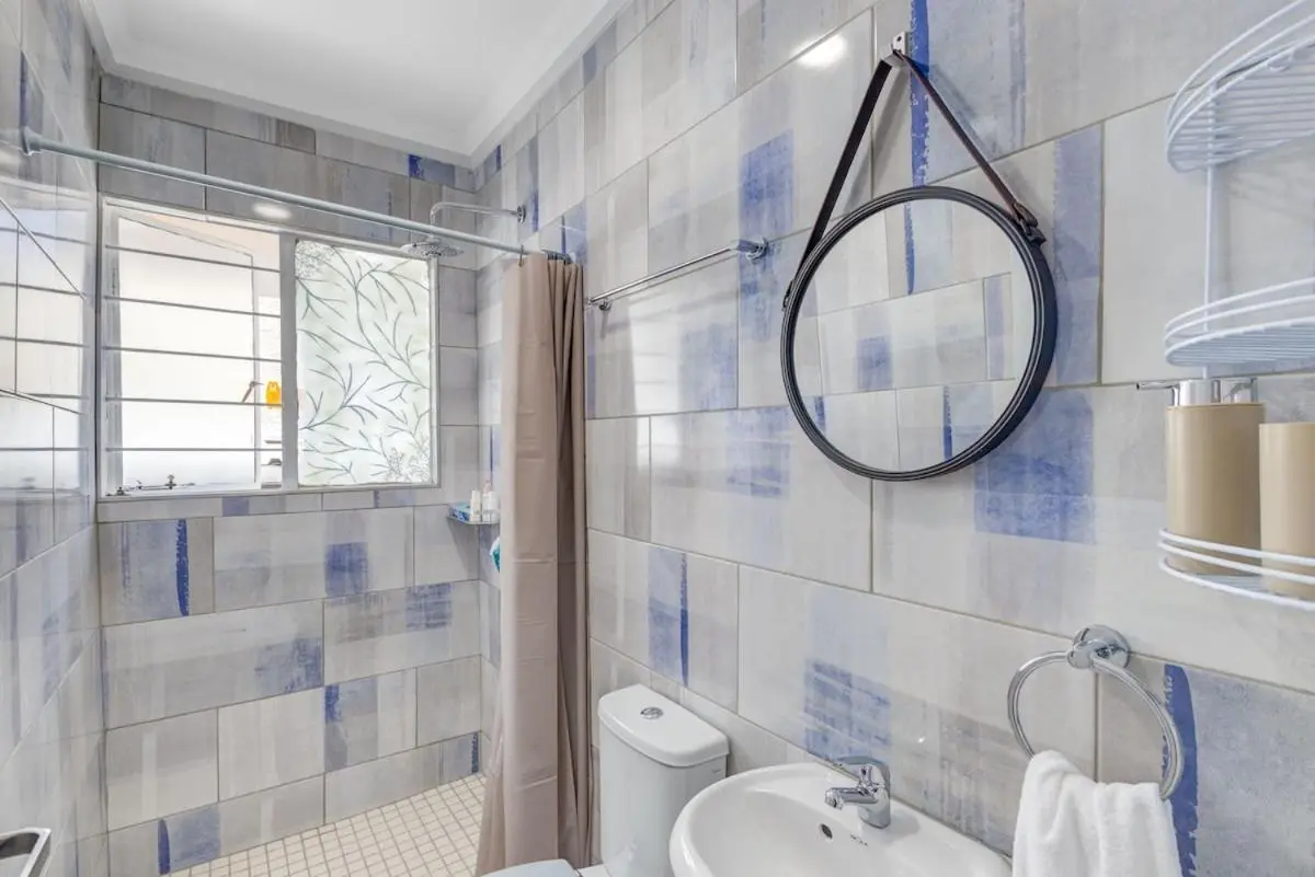 Image 2 of Enitre House! Long Stay! Relocating! Business!