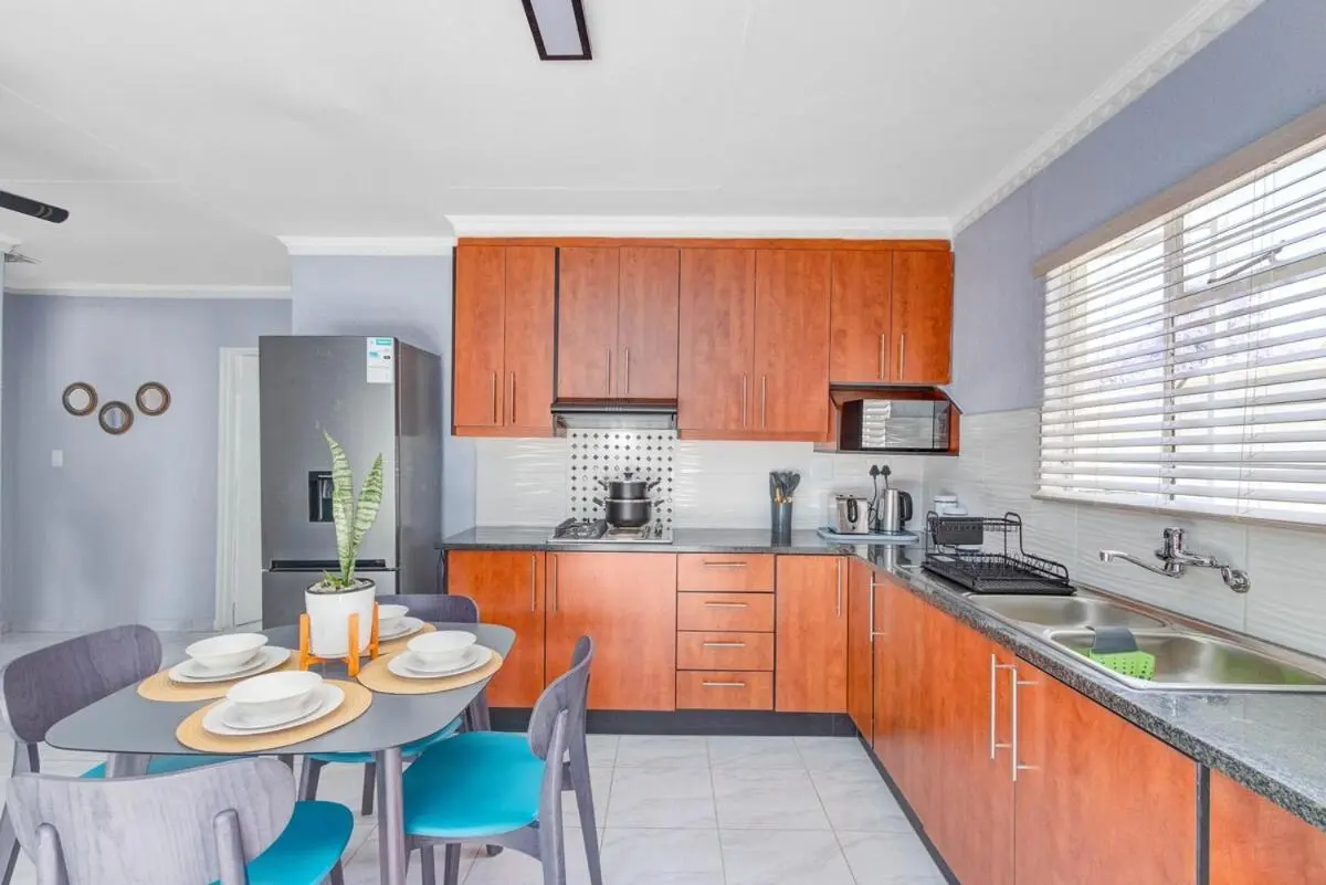 Image 3 of Enitre House! Long Stay! Relocating! Business!