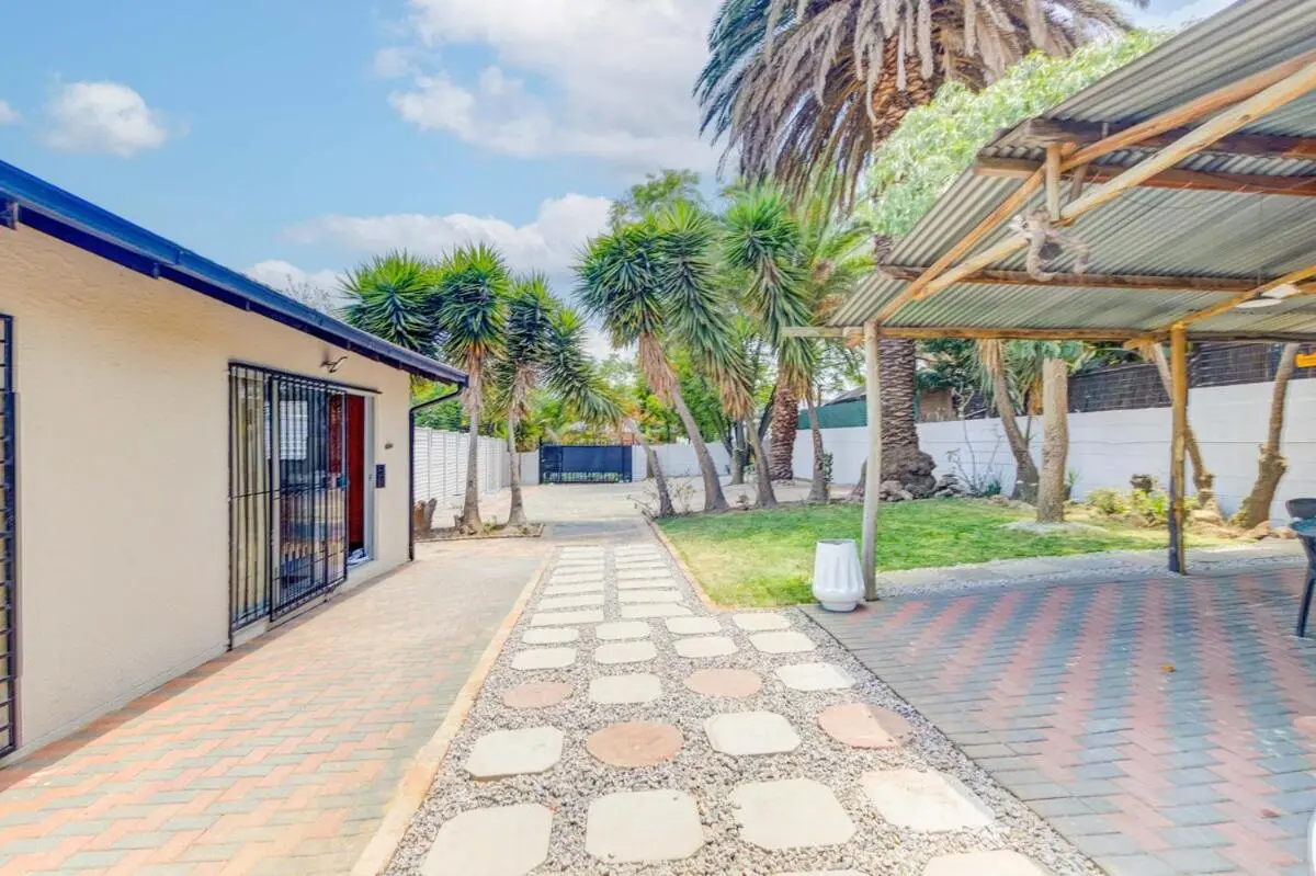 Image 5 of Enitre House! Long Stay! Relocating! Business!