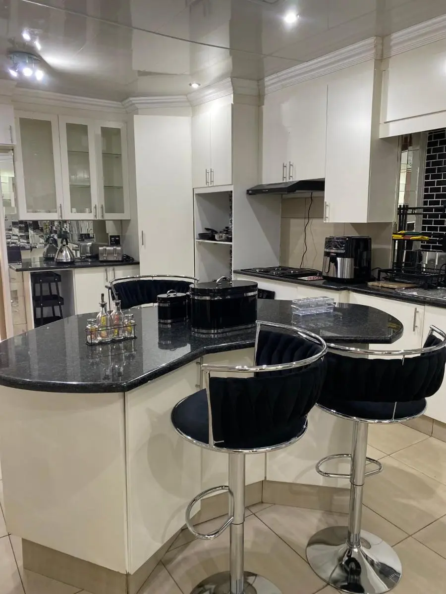 Image 4 of Estelle Family cottage