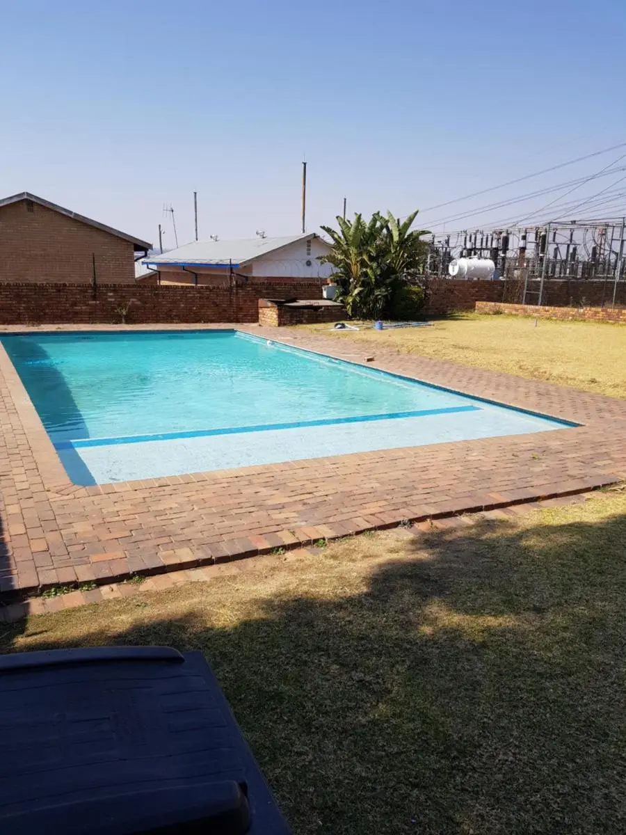 Image 3 of Executive 2 bed Apartment, free WIFI and DSTV