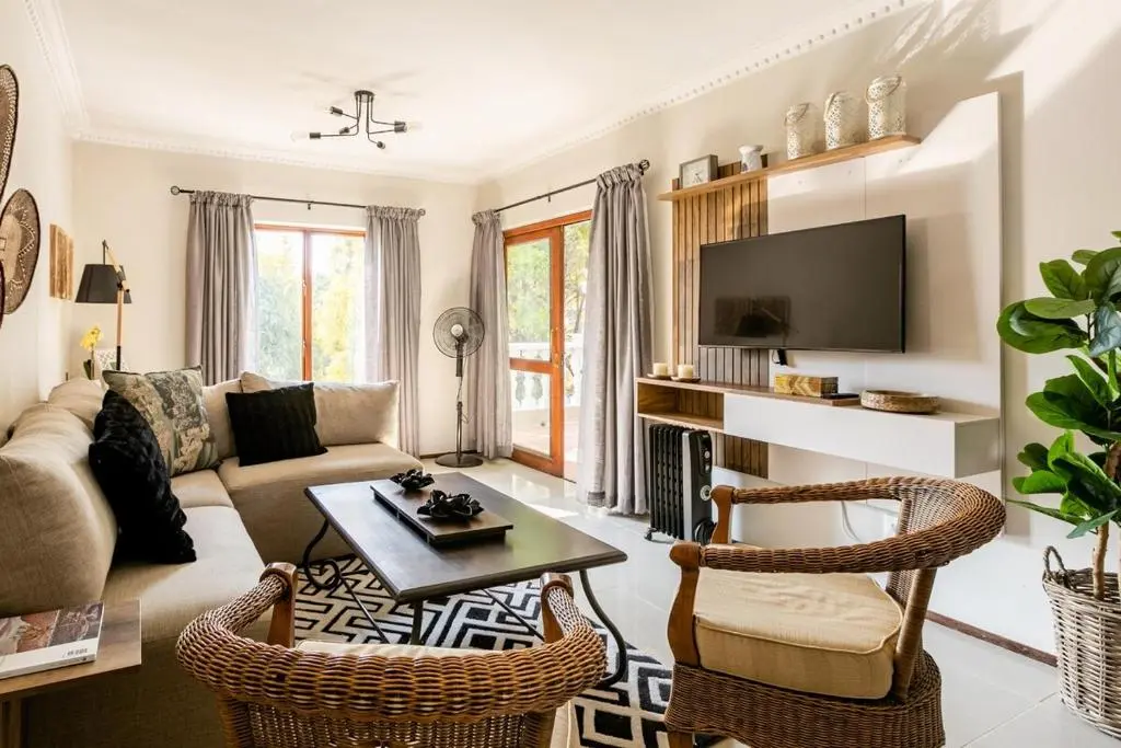 Image of Firenza 1 Bed Apartment on Top Floor 1km to Mandela Sq