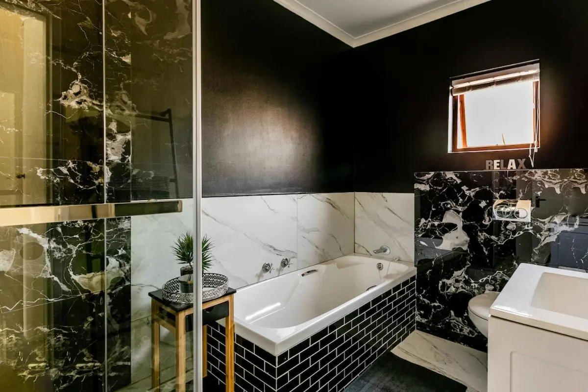 Image 2 of Firenza 1 Bed Apartment on Top Floor 1km to Mandela Sq