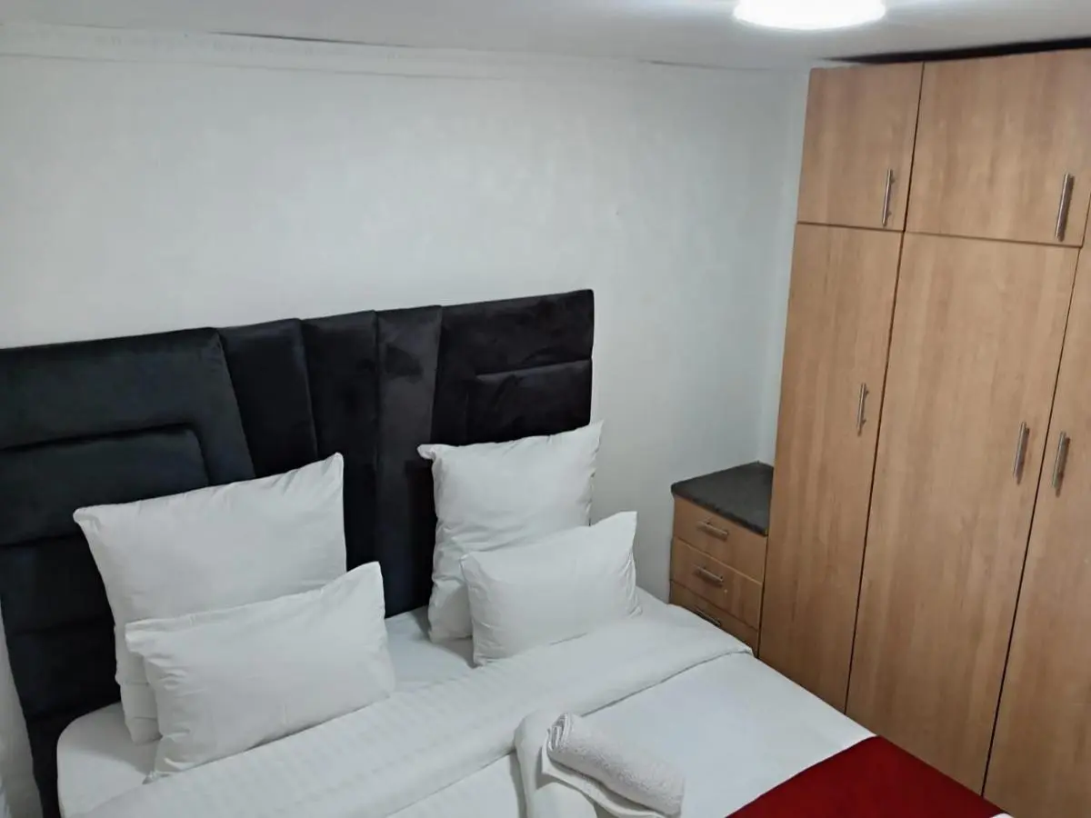 Image 6 of Gold Crown One Bedroom Self-Catering Apartment With Balcony, NetFlix & YouTube