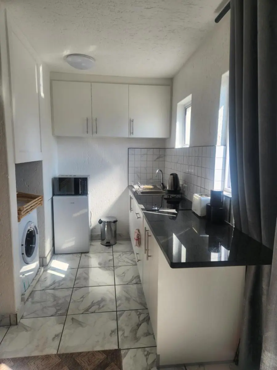 Image 3 of Hayley’s inn at village blues