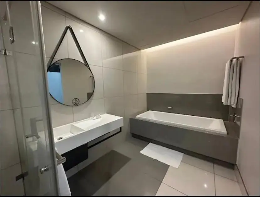 Image 2 of Hotel apartment in Sandton pool view