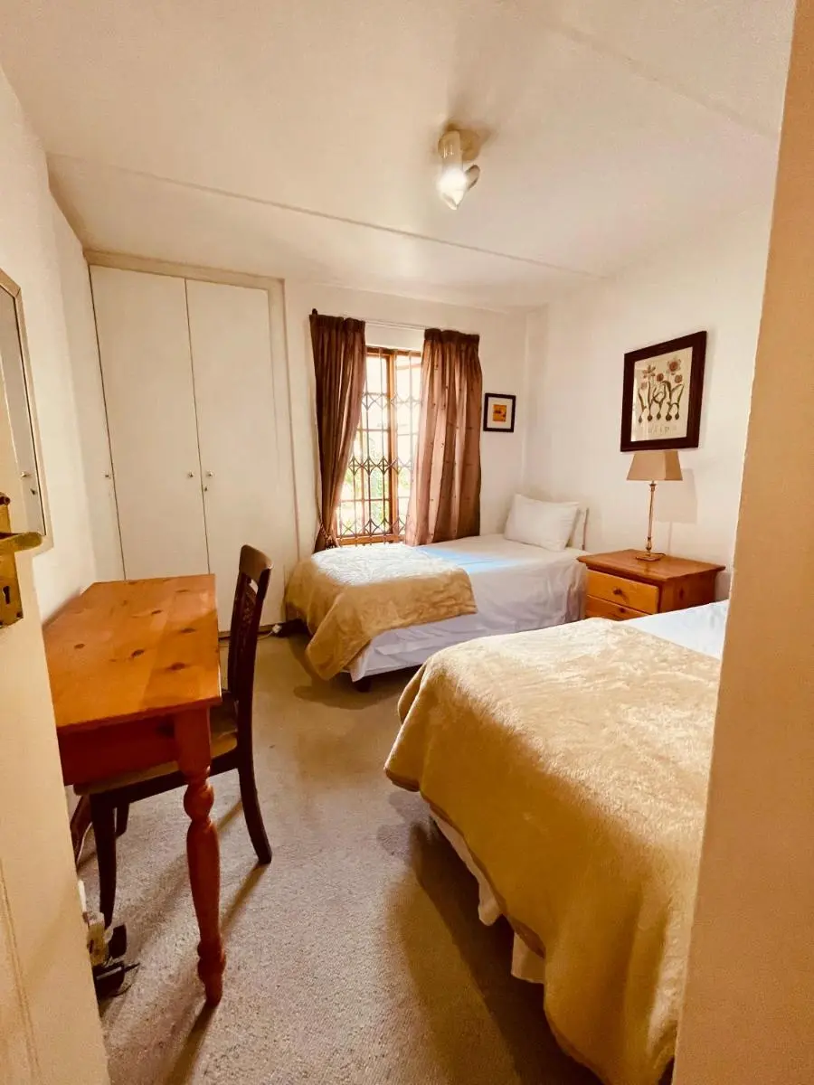 Image 4 of Hyde Park Apartment