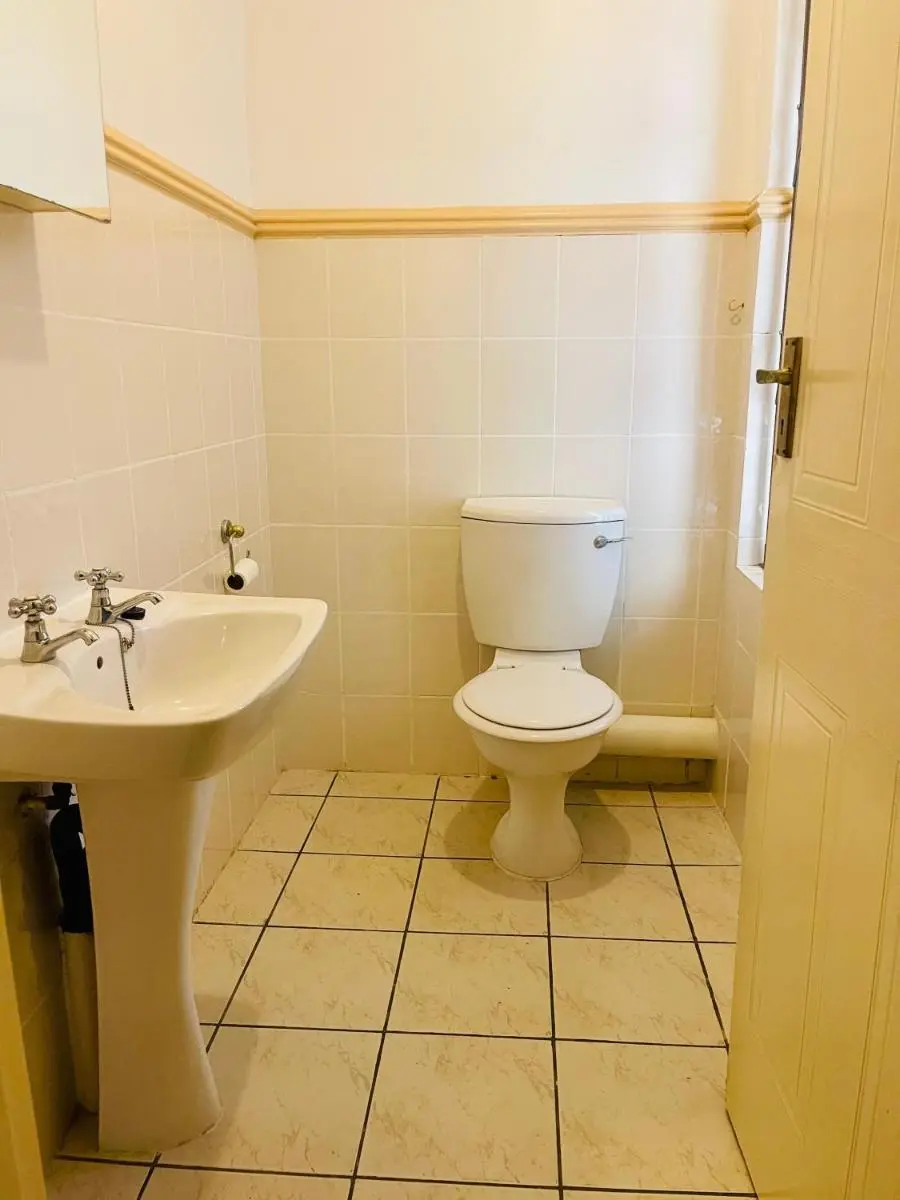 Image 6 of Hyde Park Apartment