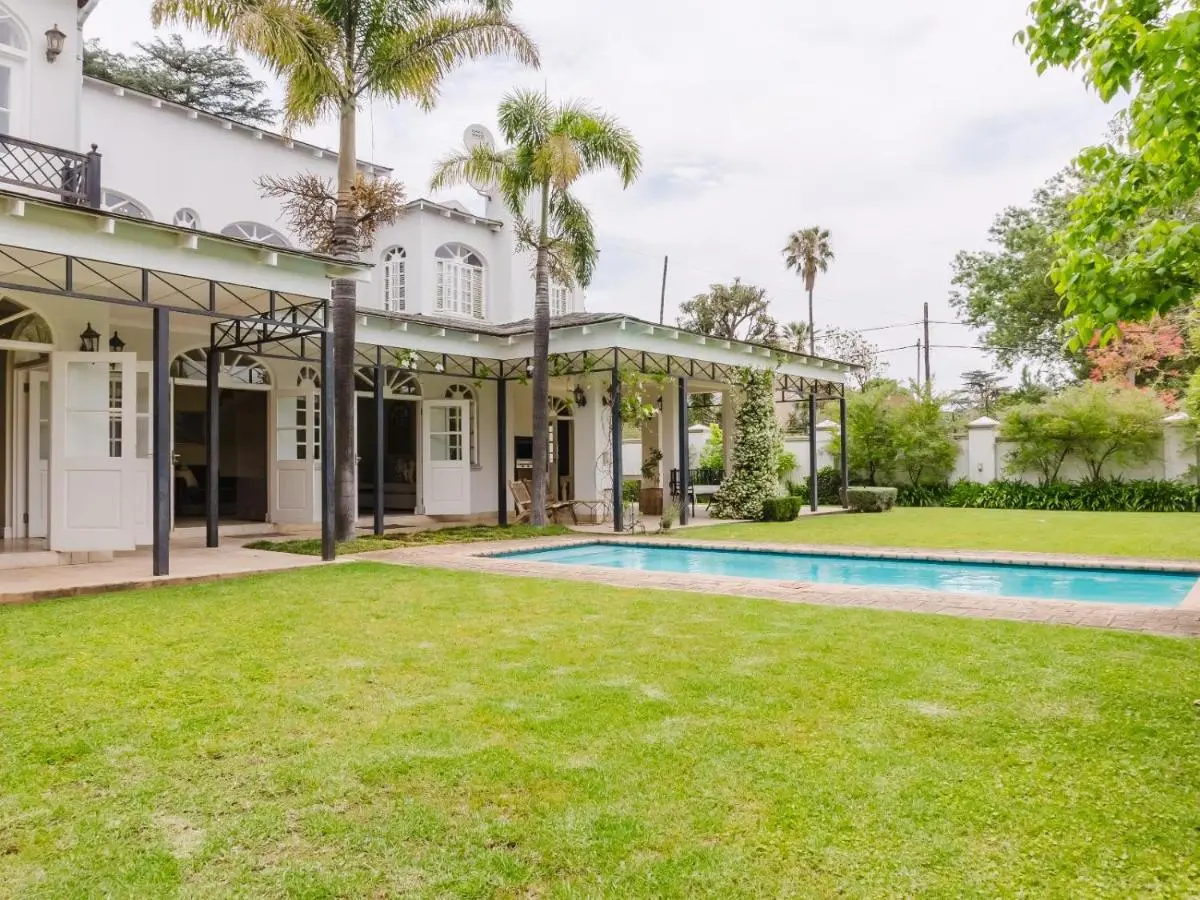 Image 3 of Hyde Park Retreat