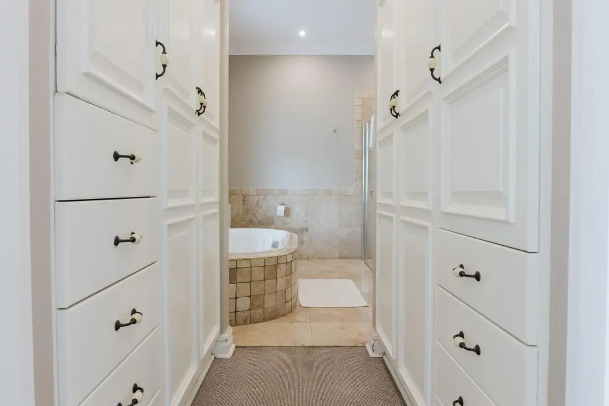 Image 2 of Hyde Park Retreat