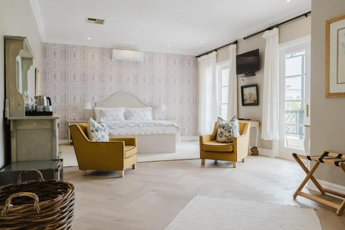 Image 5 of Hyde Park Retreat