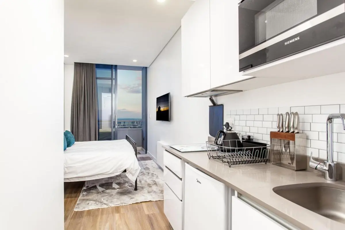 Image 4 of Illovo Central 1104